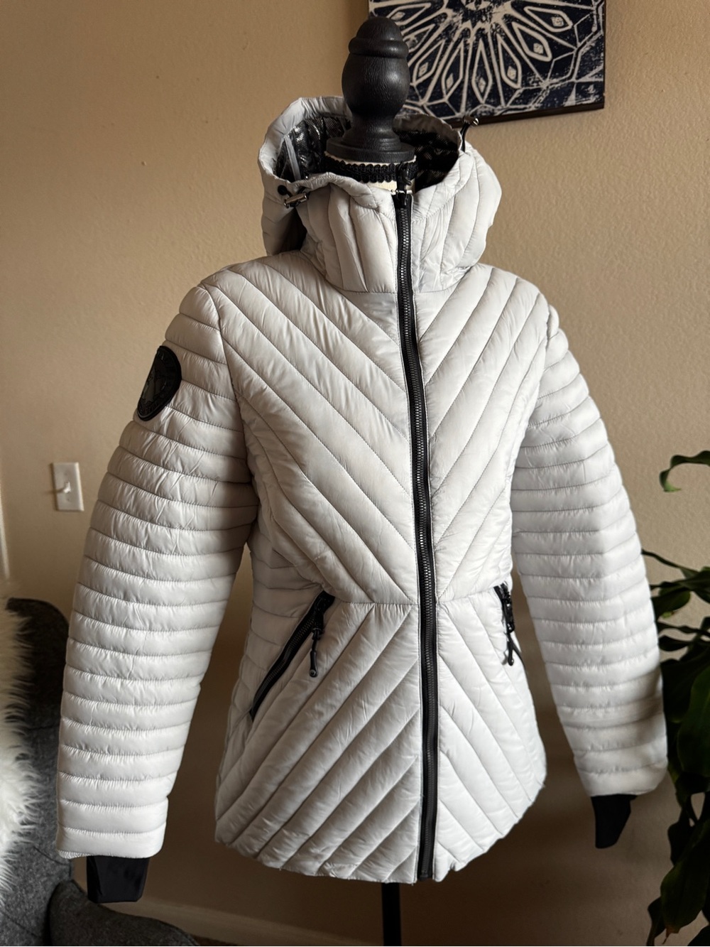Canada Weather Gear Lightweight Thermal Hooded Quilted Puffer Jacket in White